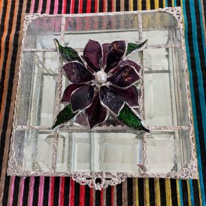 glass-art-box-with-flower